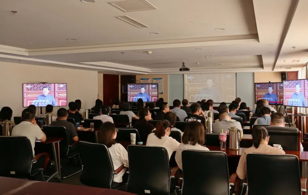 內(nèi)蒙古證券期貨業(yè)協(xié)會(huì)黨支部組織觀看紀(jì)念中國(guó)人民抗日戰(zhàn)爭(zhēng)暨世界反法西斯戰(zhàn)爭(zhēng)勝利80周年大會(huì)直播